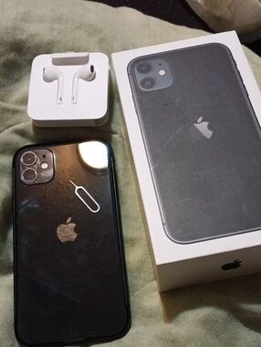 Apple iPhone 11 Black with EarPods and Original Box